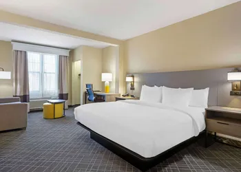Comfort Suites Hanes Mall hotel thumbnail 4