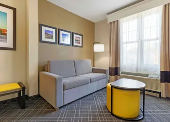 Comfort Suites Hanes Mall hotel thumbnail 5