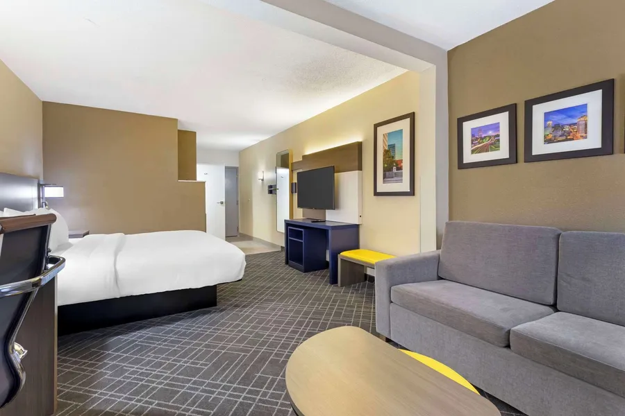 Comfort Suites Hanes Mall hotel detail image 6