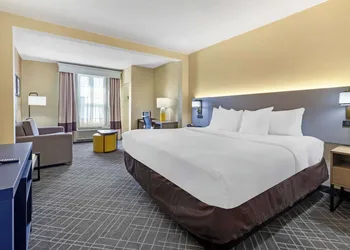 Comfort Suites Hanes Mall hotel thumbnail 7