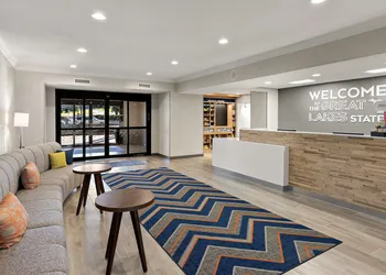 Hampton Inn & Suites by Hilton Petoskey hotel thumbnail 2