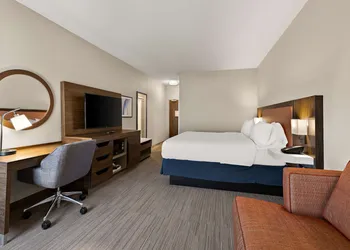 Hampton Inn & Suites by Hilton Petoskey hotel thumbnail 5