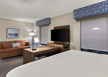 Hampton Inn & Suites by Hilton Petoskey hotel thumbnail 6