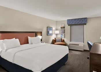 Hampton Inn & Suites by Hilton Petoskey hotel thumbnail 7
