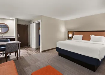 Hampton Inn & Suites by Hilton Petoskey hotel thumbnail 8