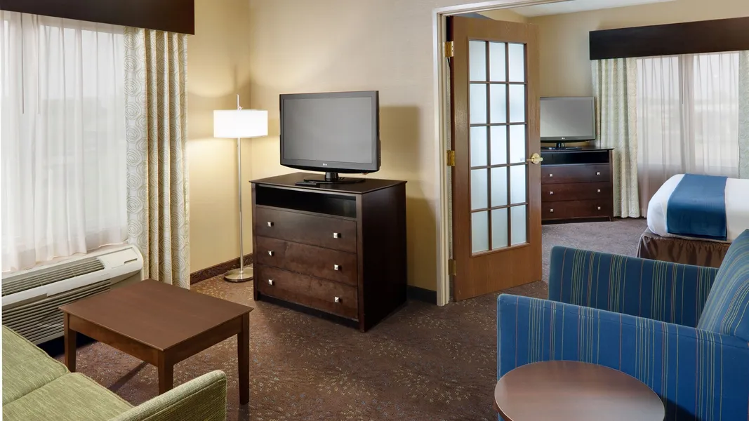 Holiday Inn Express Hotel & Suites Saginaw by IHG hotel detail image 6