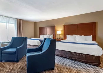 Comfort Inn & Suites Blue Ridge hotel thumbnail 8