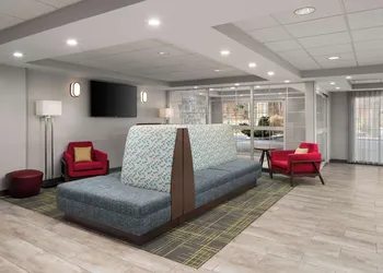 Hampton Inn Sturbridge hotel thumbnail 2