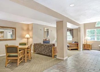 Days Inn by Wyndham Sturbridge hotel thumbnail 2