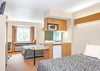 Days Inn by Wyndham Sturbridge hotel thumbnail 4