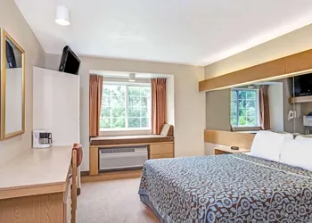 Days Inn by Wyndham Sturbridge hotel thumbnail 6