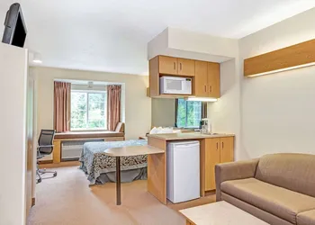 Days Inn by Wyndham Sturbridge hotel thumbnail 7