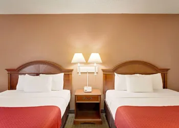 Ramada by Wyndham Provo hotel thumbnail 5