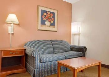 Ramada by Wyndham Provo hotel thumbnail 6