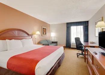 Ramada by Wyndham Provo hotel thumbnail 7