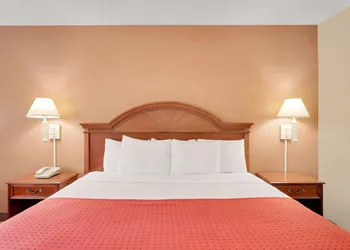 Ramada by Wyndham Provo hotel thumbnail 8
