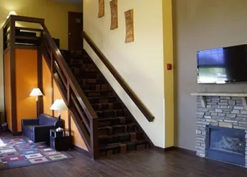 Super 8 by Wyndham La Crosse hotel thumbnail 2