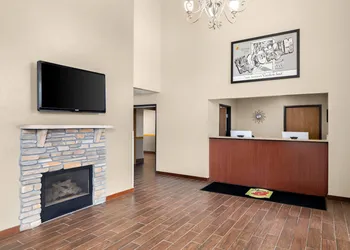 Super 8 by Wyndham La Crosse hotel thumbnail 6