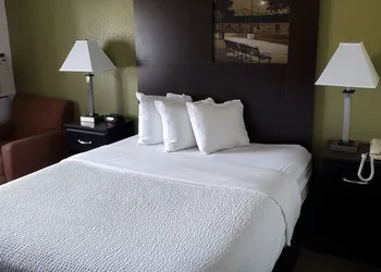 Super 8 by Wyndham La Crosse hotel thumbnail 8