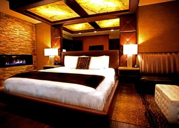 The Champagne Lodge & Luxury Suites hotel thumbnail 2