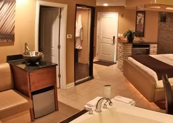 The Champagne Lodge & Luxury Suites hotel thumbnail 3