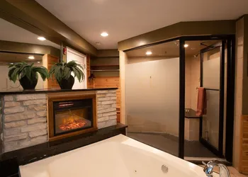 The Champagne Lodge & Luxury Suites hotel thumbnail 6