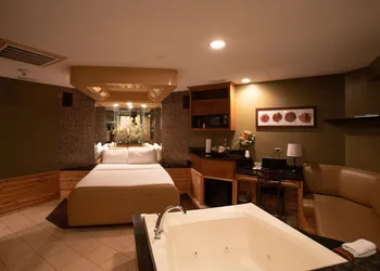 The Champagne Lodge & Luxury Suites hotel thumbnail 7
