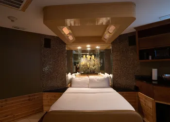 The Champagne Lodge & Luxury Suites hotel thumbnail 8
