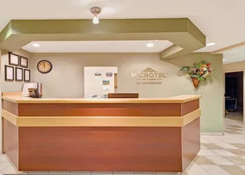 Microtel Inn & Suites by Wyndham Jasper hotel thumbnail 2