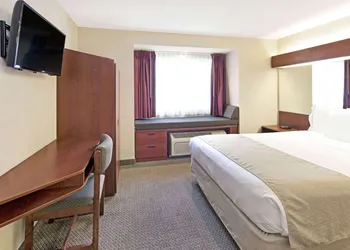 Microtel Inn & Suites by Wyndham Jasper hotel thumbnail 8