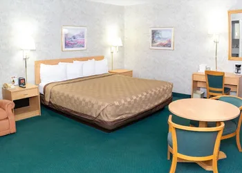 Regency Inn Perrysburg hotel thumbnail 2