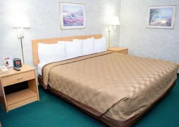 Regency Inn Perrysburg hotel thumbnail 3