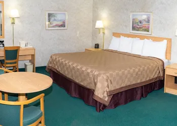 Regency Inn Perrysburg hotel thumbnail 8