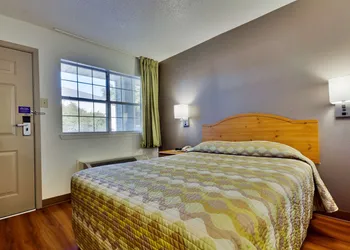 Studio 6 Dallas, TX - Garland - Northeast hotel thumbnail 3