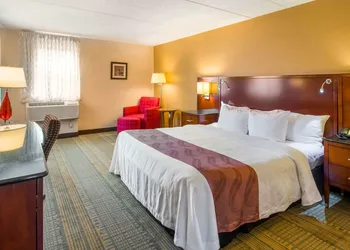 Quality Inn & Suites Virginia MN hotel thumbnail 5