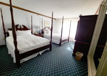 Avon Old Farms Hotel hotel thumbnail 7