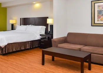 Holiday Inn Express & Suites Laplace by IHG hotel thumbnail 5