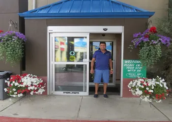 Rocky Inn Express hotel thumbnail 2