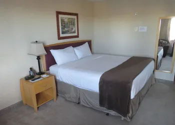 Rocky Inn Express hotel thumbnail 6