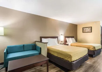 Econo Lodge Clinton - Jackson West hotel thumbnail 6