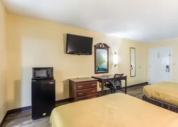 Econo Lodge Clinton - Jackson West hotel thumbnail 8