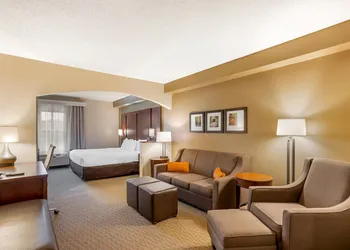 Comfort Suites State College near Penn State hotel thumbnail 5