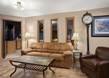 Days Inn by Wyndham Spearfish hotel thumbnail 5