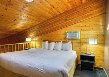 Super 8 by Wyndham Sturgis hotel thumbnail 8