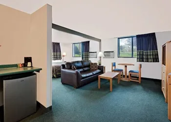 FairBridge Inn & Suites Spearfish hotel thumbnail 2