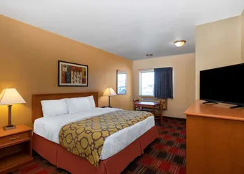 Baymont by Wyndham Spearfish hotel thumbnail 8