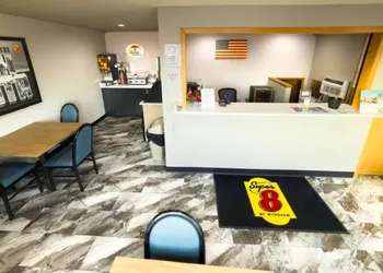 Super 8 by Wyndham Belle Fourche SD hotel thumbnail 3