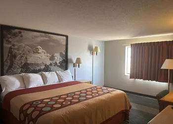 Super 8 by Wyndham Belle Fourche SD hotel thumbnail 7