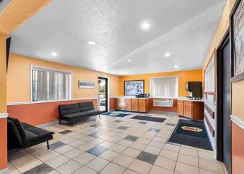 Super 8 by Wyndham Dumfries/Quantico hotel thumbnail 3