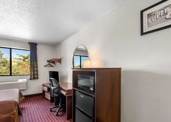Super 8 by Wyndham Dumfries/Quantico hotel thumbnail 7